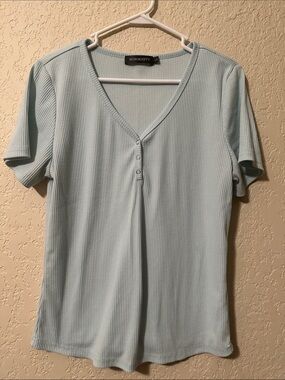 MERO KETTY Women's Pale Blue Ribbed V-Neck Short Sleeve Top